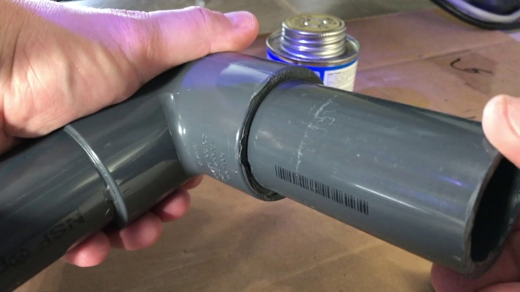 Как клеить трубы из НПХ: советы и рекомендации - Aquaplast